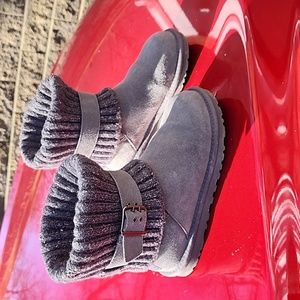 Excellent condition size 6 Grey Uggs